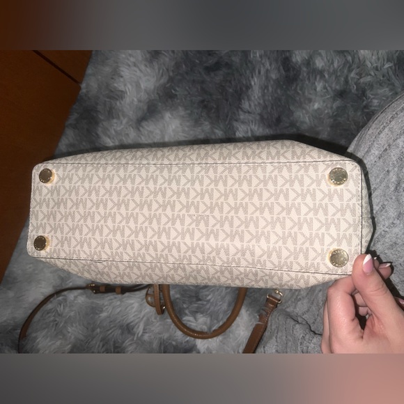 Michael Kors White Handbag/crossbody - Picture 8 of 12